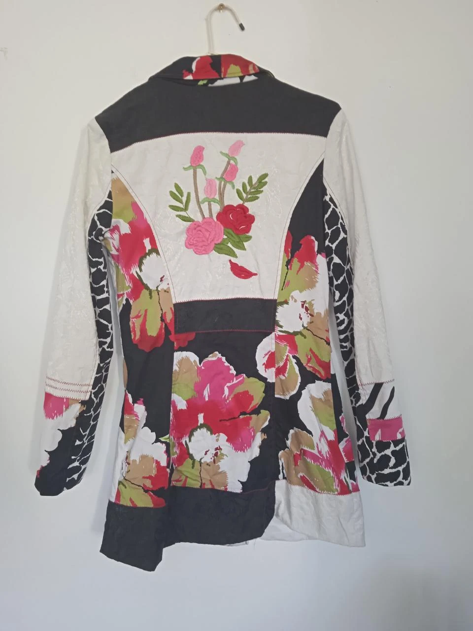 3/4 long blazer style jacket, highly colorful embroidered, Patrice Bréal size 38 – photo 5